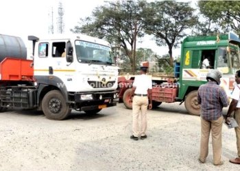 நெடுஞ்சாலையில் பயணிக்கும் கனரக வாகனங்கள் இனி சர்வீஸ் சாலையிலும் பயணிக்க போக்குவரத்து துறை அனுமதி