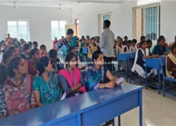 கல்லூரியில்  மாணவிகளுக்கிடையே சைபர் கிரைம் தொடர்பான விழிப்புணர்வு