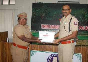 சிறப்பாக பணியாற்றிய காவல் அதிகாரிகளுக்கு S.P நற்சான்றிதழ்