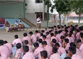காவல்துறை சார்பில்  விழிப்புணர்வு நிகழ்ச்சி