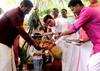 காவல் அலுவலகத்தில் பொங்கல் வைத்து கொண்டாடிய S.P