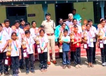 தென்னிந்திய அளவிலான சிலம்பம் போட்டியில் தங்கப் பதக்கங்கள் பெற்ற மாணவர்கள்