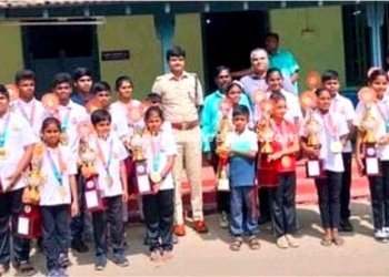 தென்னிந்திய அளவிலான சிலம்பம் போட்டியில் தங்கப் பதக்கங்கள் பெற்ற மாணவர்கள்