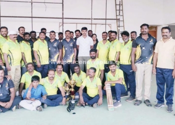 கிரிக்கெட் போட்டியில் வெற்றி பெற்ற காவலர்கள்