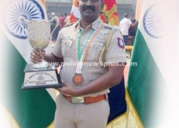 போட்டி தேர்வில் வெற்றி பெற்ற காவலருக்கு எஸ்பி பாராட்டு