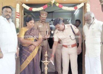 பணிகளை  துவக்கிய குத்து விளக்கு ஏற்றிய காவல் துணை ஆணையர்