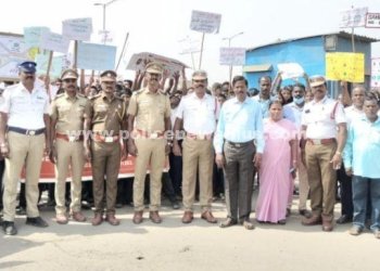 காவல்துறை சார்பில் மீஞ்சூரில் சாலை பாதுகாப்பு குறித்து விழிப்புணர்வு