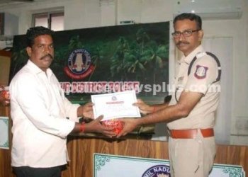 சிறப்பாக பணியாற்றிய காவலர்களுக்கு S.P நற்சான்றிதழ்