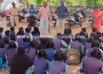 காவல்துறை சார்பில் பள்ளியில் விழிப்புணர்வு