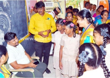 மாணவர்களை சந்தித்த ஆட்சியர்