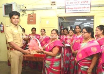 மகளிர் தினத்தை முன்னிட்டு பெண் காவலர்களுக்கு S.P வாழ்த்து