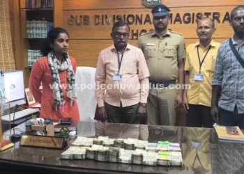 தேர்தல் பறக்கும் படையினர் வாகன சோதனையில் பணம் பறிமுதல்