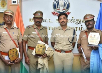 காவல் ஆய்வாளர்களுக்கு பொன்னாடை அணிவித்து சான்றிதழ் வழங்கிய S.P