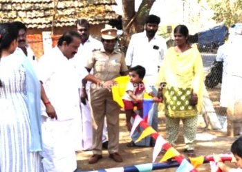 மகளிர் காவல் நிலைய வளாகத்தில் அமைக்கப்பட்ட சிறுவர் பூங்கா