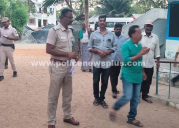 பதற்றமான வாக்குச்சாவடிகளை நேரில் சென்று பார்வையிட்ட S.P