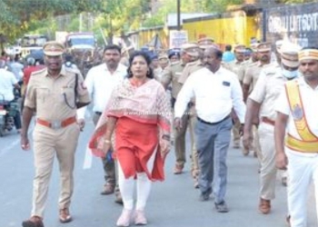 கூடுதல் மாவட்ட காவல் கண்காணிப்பாளர் தலைமையில் கொடி அணிவகுப்பு