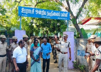 பதற்றமான வாக்குச்சாவடிகளை பார்வையிட்ட மாவட்ட காவல் கண்காணிப்பாளர்