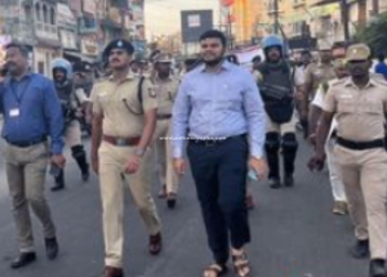 தேர்தலை முன்னிட்டு கொடி அணிவகுப்பு பேரணி