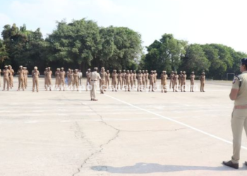 ஆயுதப்படை காவலர்களின் வாராந்திர கவாத்து பயிற்சி