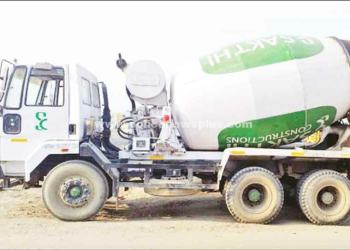 திண்டுக்கல் அருகே கான்கிரீட் கலவை லாரி விபத்து