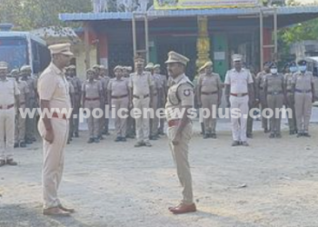 காவல் துறையின் சார்பாக கொடி அணிவகுப்பு நிகழ்ச்சி