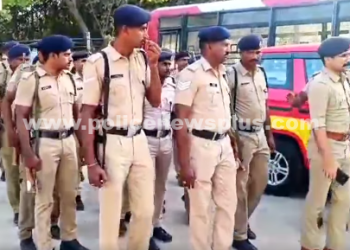 காவல்துறையினரின் கொடி அணிவகுப்பு