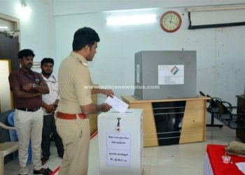 தபால் வாக்கினை பதிவு செய்த S.P