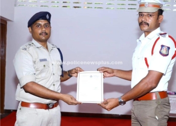 தேர்தல் பணியில் சிறப்பாக பணியாற்றிய காவலர்களுக்கு S.P சான்றிதழ்