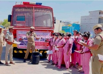 கல்லூரி மாணவிகளுக்கு தீத்தடுப்பு குறித்து விழிப்புணர்வு