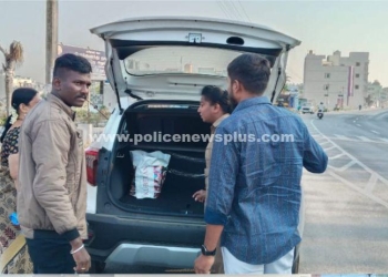 தேர்தல் பறக்கும் படை அதிகாரிகள் தீவிர வாகன சோதனை