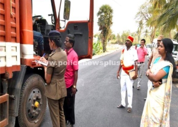 தேர்தல் பறக்கும் படையினரின் தீவிர வாகன சோதனை