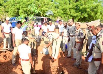 S.P தலைமையில் மரம் நடும் நிகிழ்ச்சி