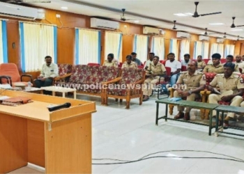 அதிகாரிகளுக்கான அறிவுரை கூட்டம்