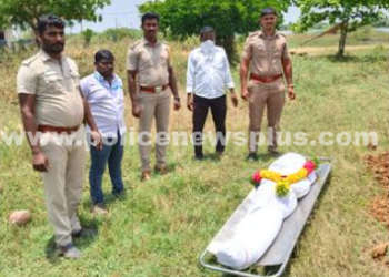 அடையாளம் தெரியாத உடலை நல்லடக்கம் செய்த காவல்துறையினர்