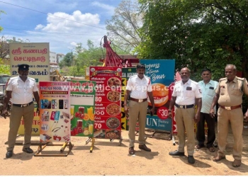 காவல்துறையினர் மூலம் விளம்பர பதாகைகள் பறிமுதல்