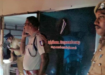 பணியில் இருந்த காவலர்களுக்கு அறிவுரை வழங்கிய S.P