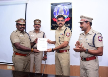 சிறப்பாக பணிபரிந்த காவல்துறையினருக்கு S.P சான்றிதழ்
