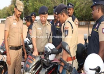 காவல்துறை வாகனங்கள் ஆய்வு செய்த S.P