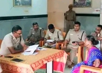 பொதுமக்களின் மனுக்களை பெற்ற S.P