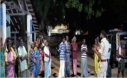 பொதுமக்களிடம் குறைகளை கேட்டு விழிப்புணர்வு ஏற்படுத்திய S.P