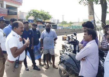 போக்குவரத்து காவல்துறையினர் விழிப்புணர்வு பிரச்சாரம்