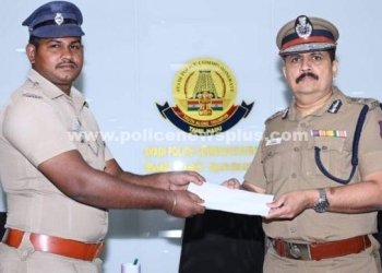 காவலர்களின் செயலைப் பாராட்டி காவல் ஆணையர் வெகுமதி