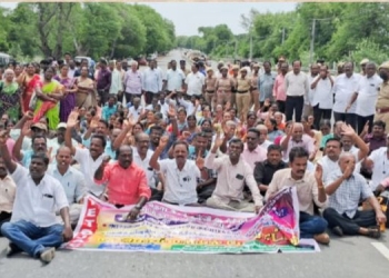 ஆசிரியர்கள் மறியல் போராட்டம்