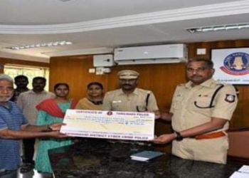 பணம் மீட்கப்பட்டு மனுதாரரிடம் S.P ஒப்படைப்பு