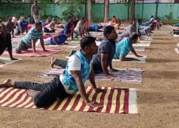 காவல் அதிகாரிகள் மற்றும் காவலர்களுக்கு யோகா பயிற்சி