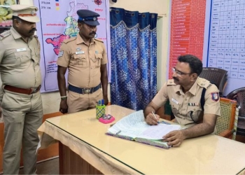 காவல் நிலையத்தில் ஆய்வு செய்த S.P