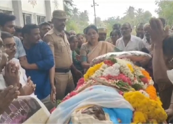 உடல் உறுப்புகள் தானம் செய்த நபருக்கு ஆட்சியர் மலர்  வளையம்