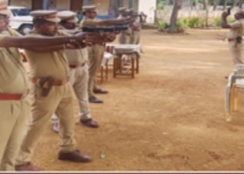 காவலர்களுக்கு துப்பாக்கி சுடும் பயிற்சி