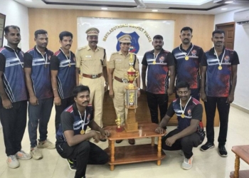 கிரிக்கெட் போட்டியில் வெற்றி பெற்ற காவலர்களுக்கு S.P வாழ்த்து