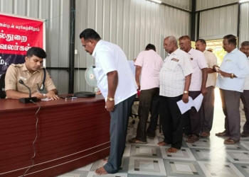 ஓய்வு பெற்ற காவலர்களுக்கு எஸ் பி சான்றிதழ்